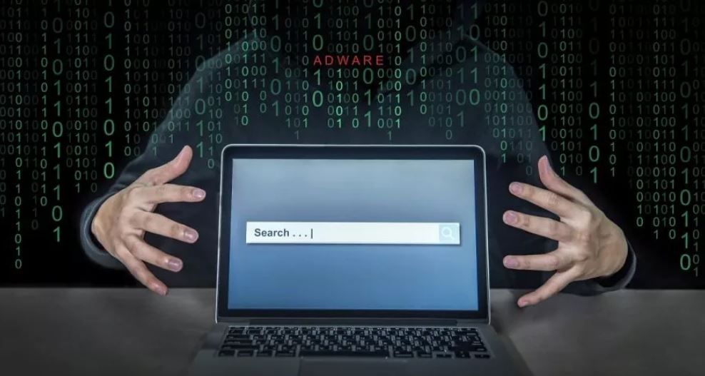 Hacker encontrando vulnerabilidades en tu ordenador