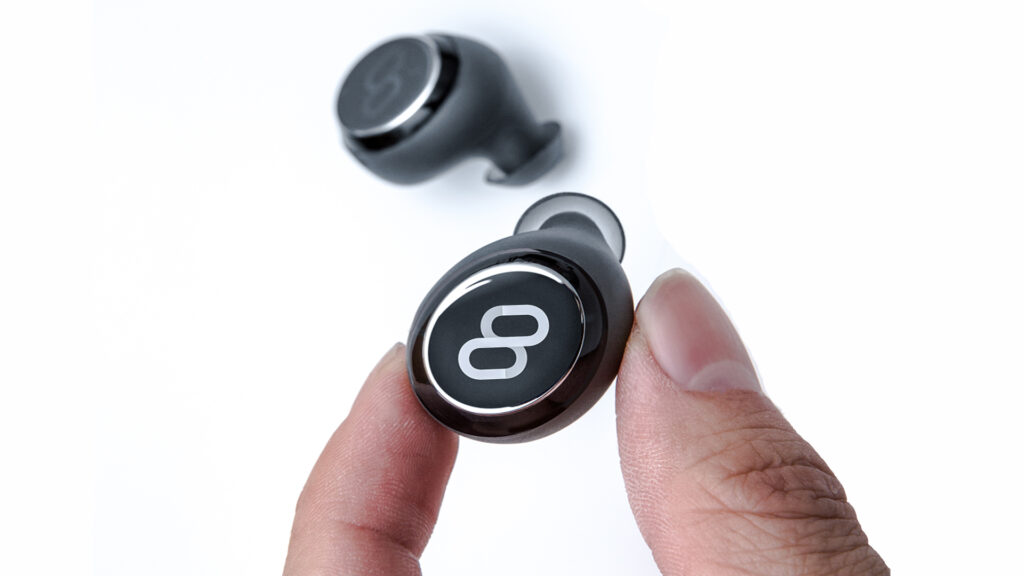 Los auriculares CLIK S de Mynamu traducen 37 idiomas , a través de una aplicación móvil, la cual debes descargar en tu teléfono inteligente.