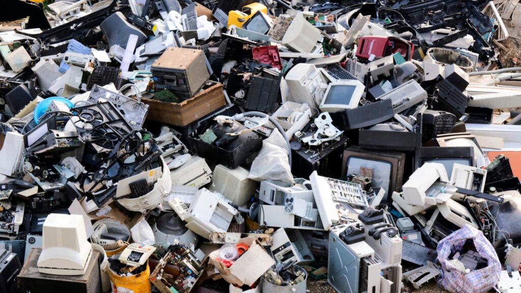 Residuos electrónicos por culpa de la obsolescencia programada