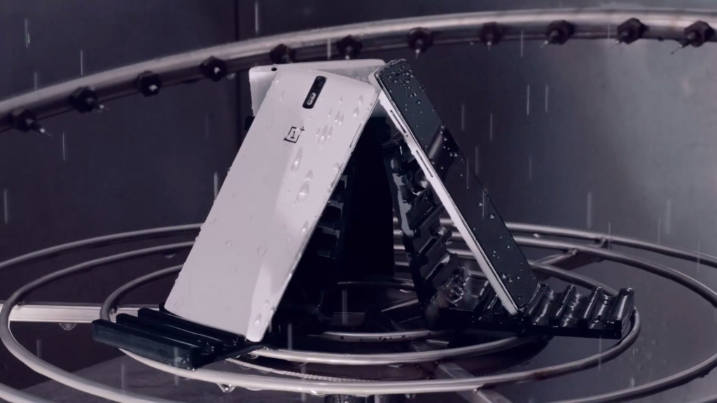 OnePlus ha presentado una solución de tecnología innovadora que permite utilizar el teléfono móvil bajo el agua.