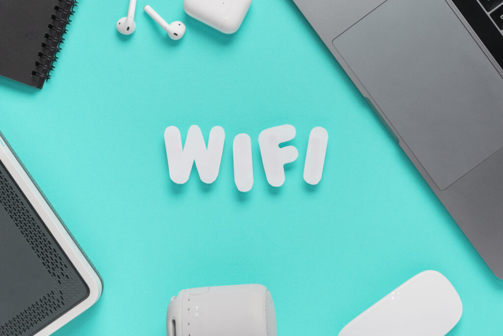Descubre el sorprendente truco para mejorar tu señal WiFi usando papel de aluminio. Convierte zonas débiles en áreas de conexión sólida