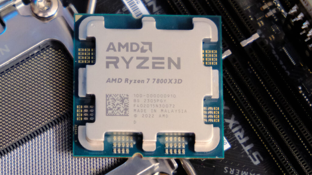 En juegos, Ryzen 7 7800X3D es sobresaliente. A pesar de sus 8 núcleos, supera a todos y ofrece un rendimiento impresionante en 1080p y 1440p.