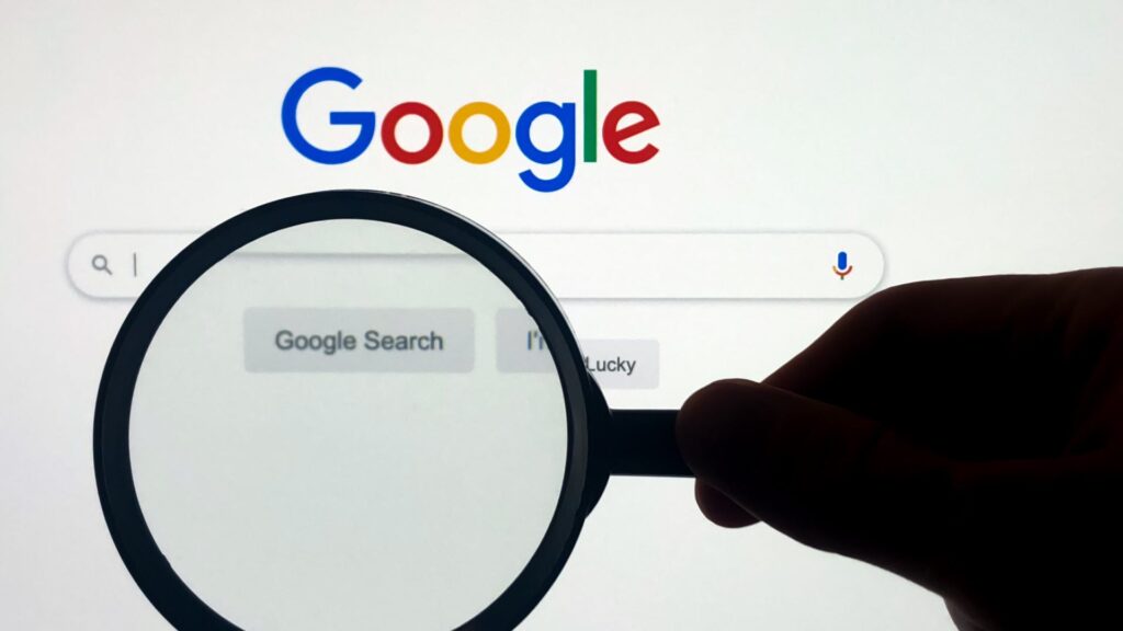 Con estos cinco comandos mágicos, te has convertido en un maestro de la búsqueda en Google. ¡Explora el vasto mundo de la información digital!